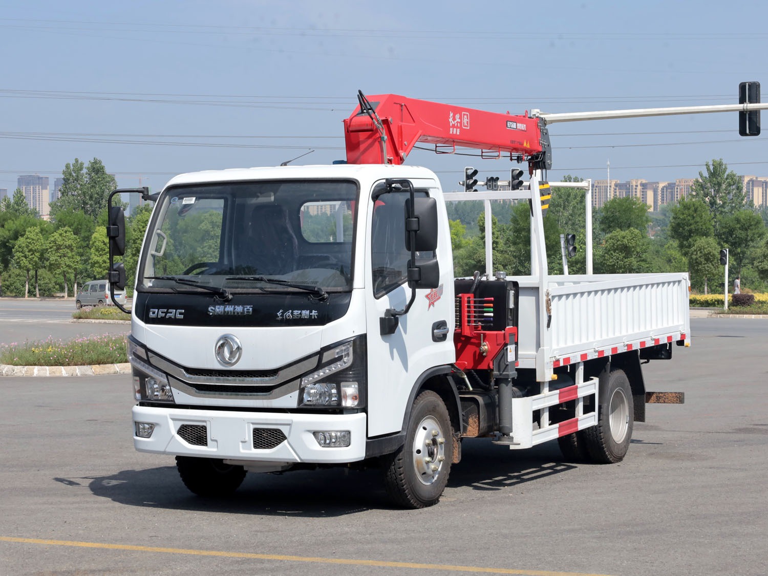 東風多利卡D6單排上裝長興4噸直臂式吊機（藍牌，4節(jié)臂）