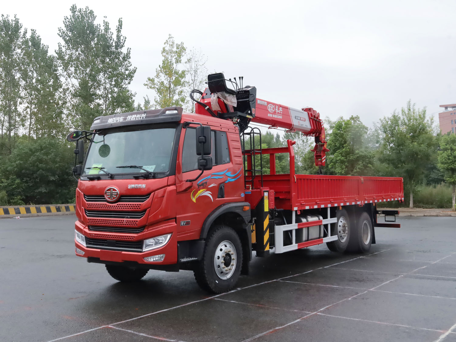 解放龍V2.0前提升橋上裝長興質(zhì)尊8噸直臂吊機(jī)