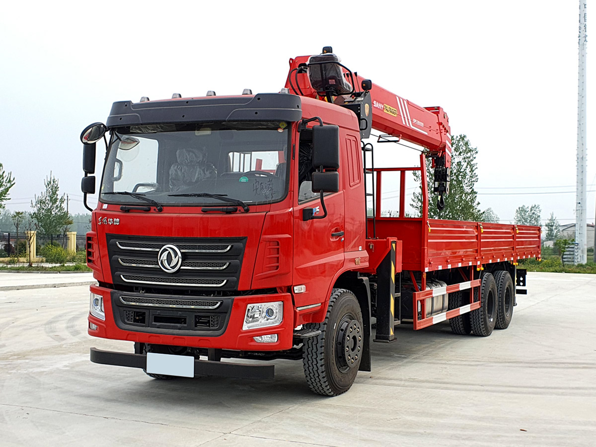 東風(fēng)華神F5駕駛室后雙橋上裝三一12噸直臂式吊機