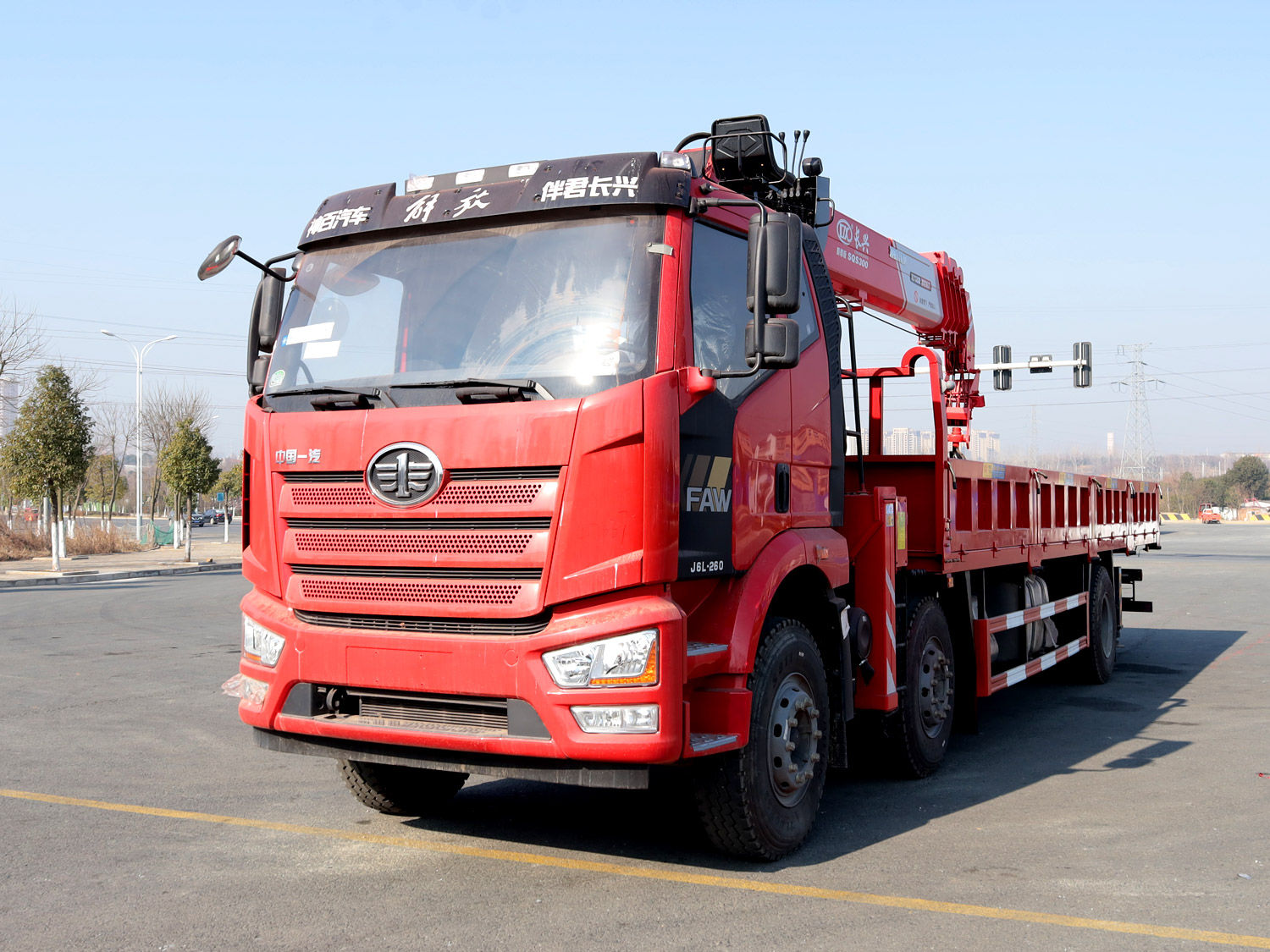 解放J6L小三軸上裝長興12噸直臂式吊機(jī)