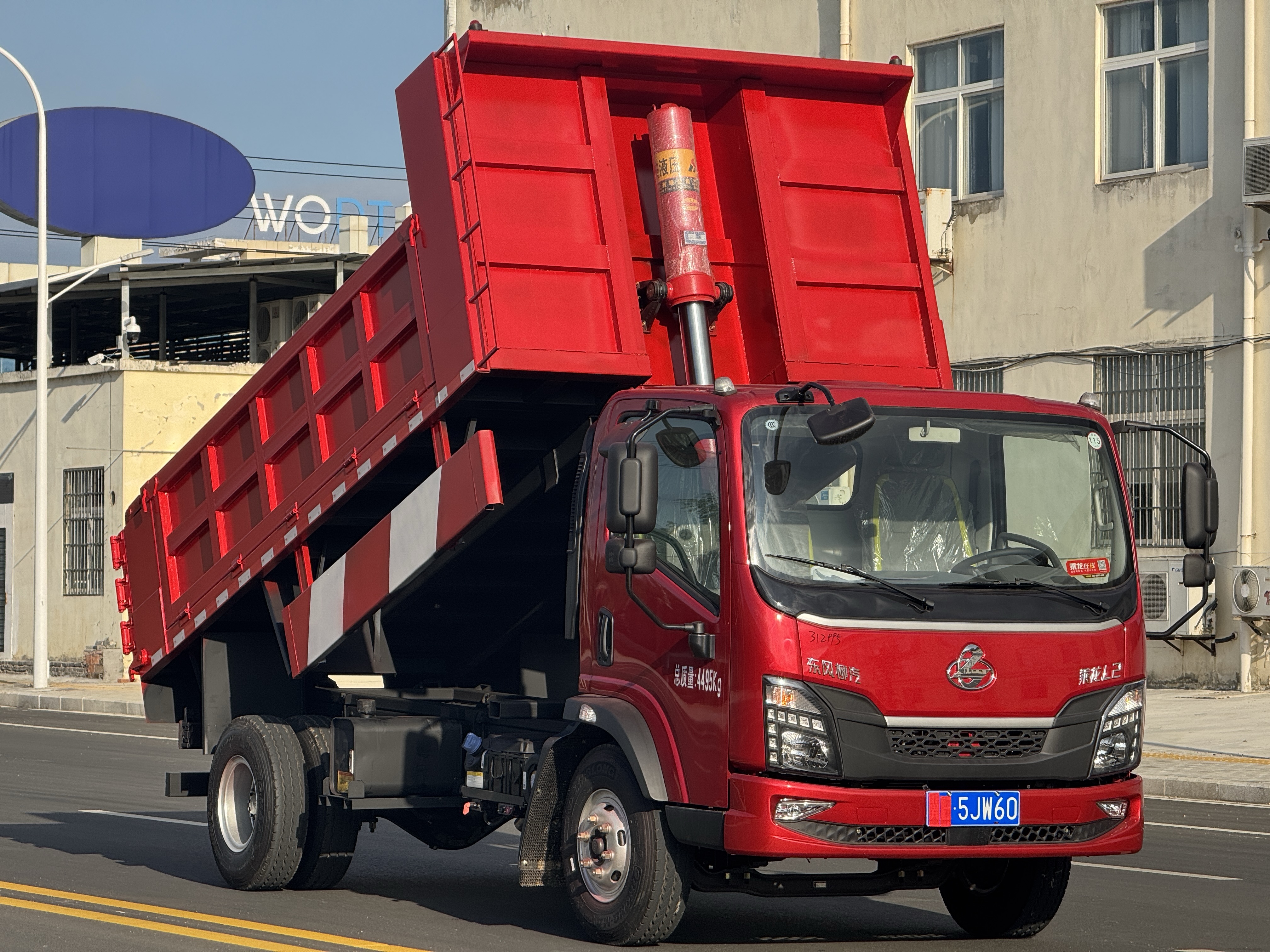 乘龍L2藍(lán)牌自卸車